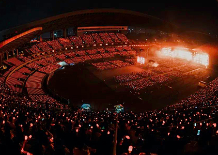 谈球吧透明屏闪耀周杰伦张韶涵演唱会和GETshow展！