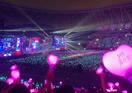 谈球吧场控荧光棒应援棒“引爆”周杰伦天津演唱会（第二场）