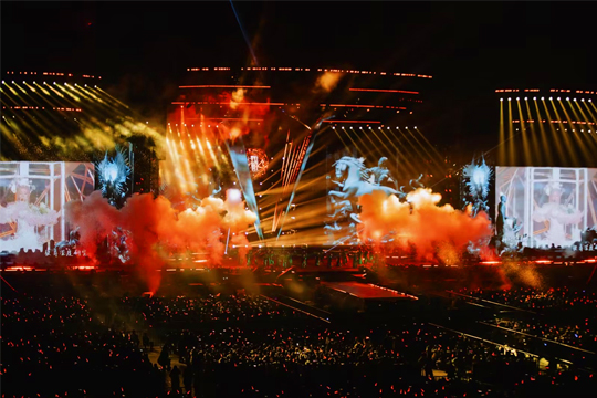 舞美再升级，解锁全新LOOK！谈球吧LED透明屏点燃张韶涵上海演唱会